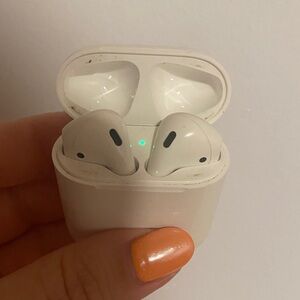 Apple Wireless Earbuds Air pods with Charging Case